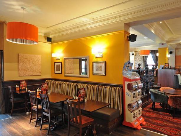 Brentwood Inn By Greene King Inns โรเธอร์แฮม ภายนอก รูปภาพ